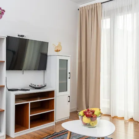 House Ema 2 *