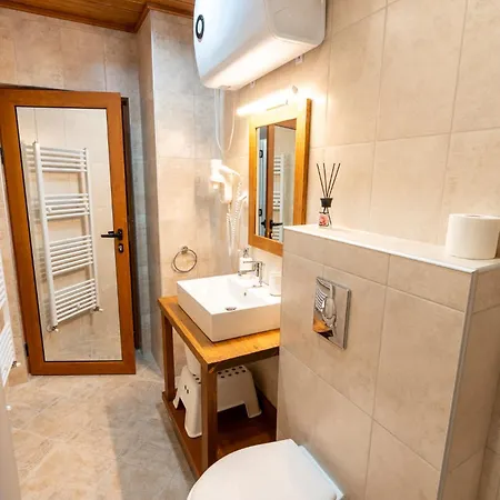 House Ema 2 * バンスコ